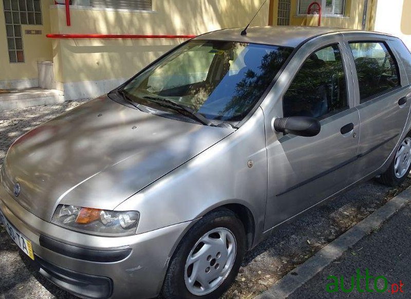 2002' Fiat Punto photo #1