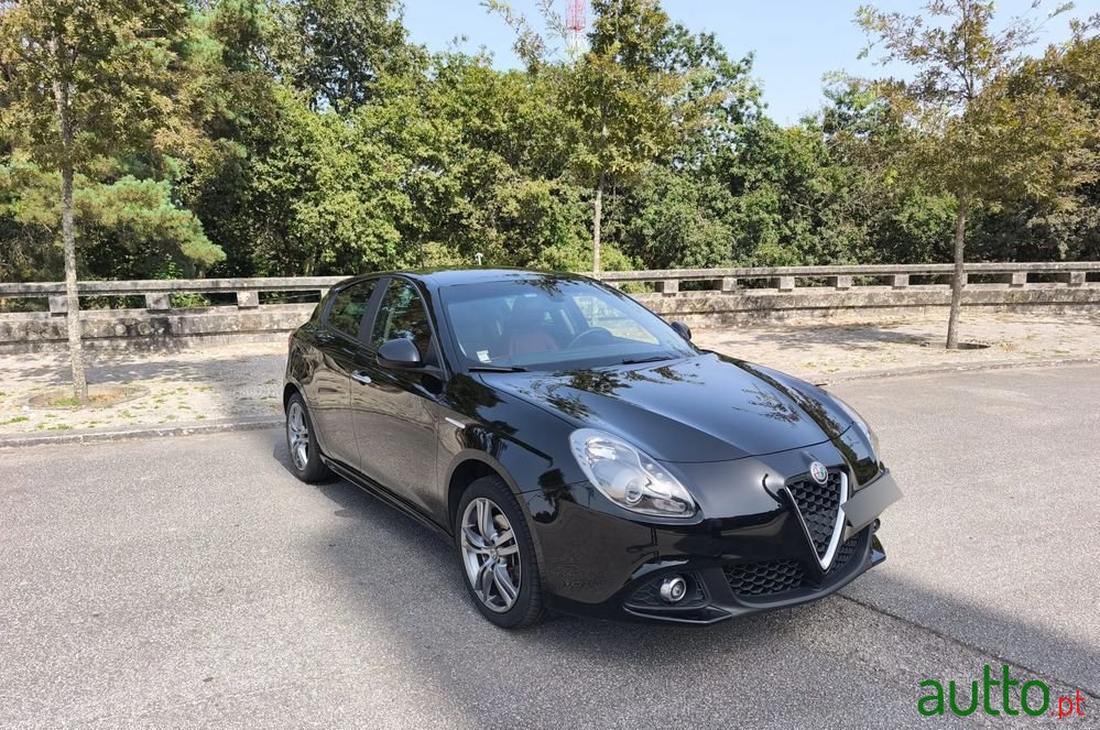 2017' Alfa Romeo Giulietta photo #4