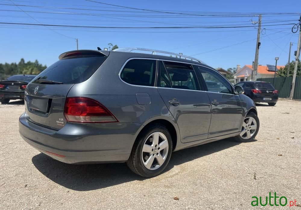 2011' Volkswagen Golf Sportsvan photo #2