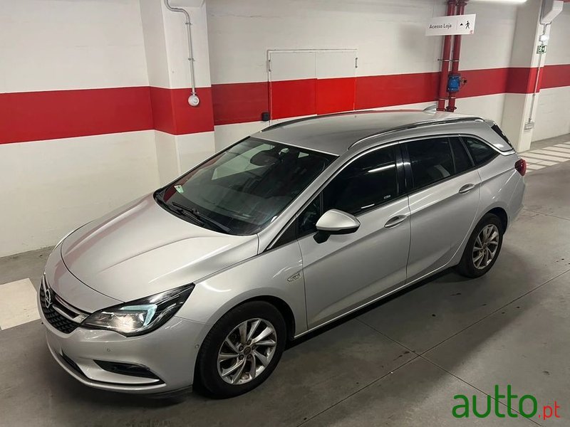 2018' Opel Astra Sports Tourer photo #4