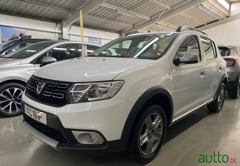 2020' Dacia Sandero Ver-0-9-Tce-Sl-Stepway-Of-Life photo #1