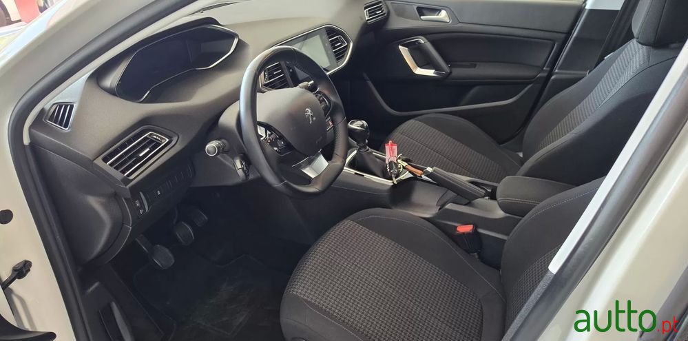 2021' Peugeot 308 photo #6