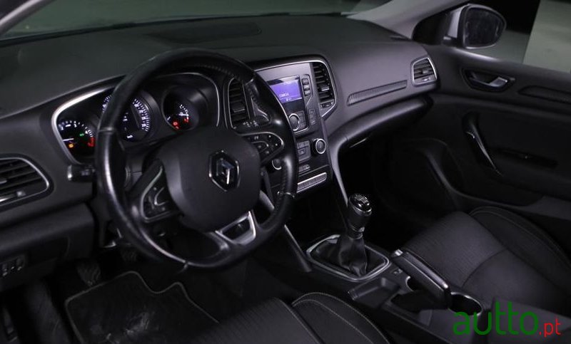 2017' Renault Megane Sport Tourer photo #5