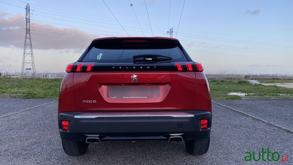 2020' Peugeot 2008 photo #6