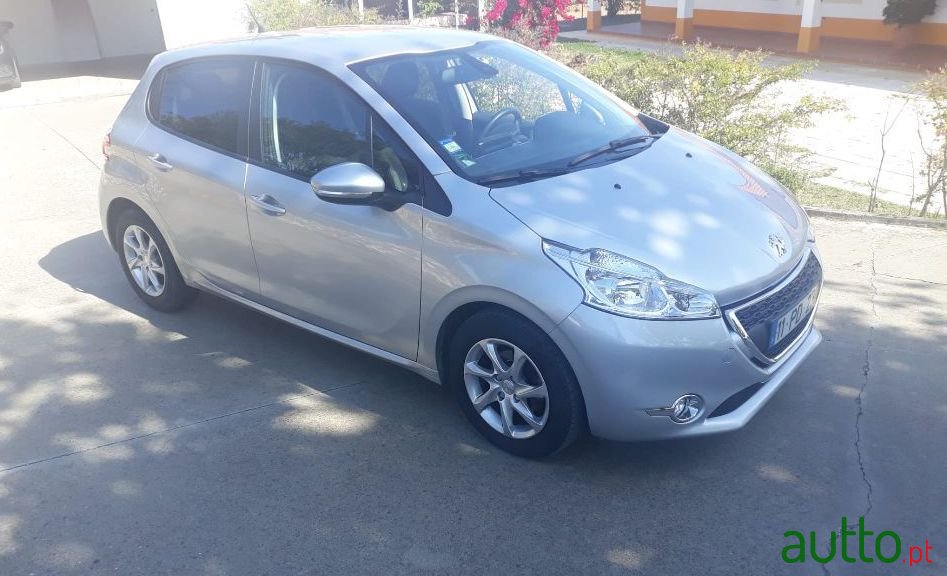 2014' Peugeot 208 photo #1