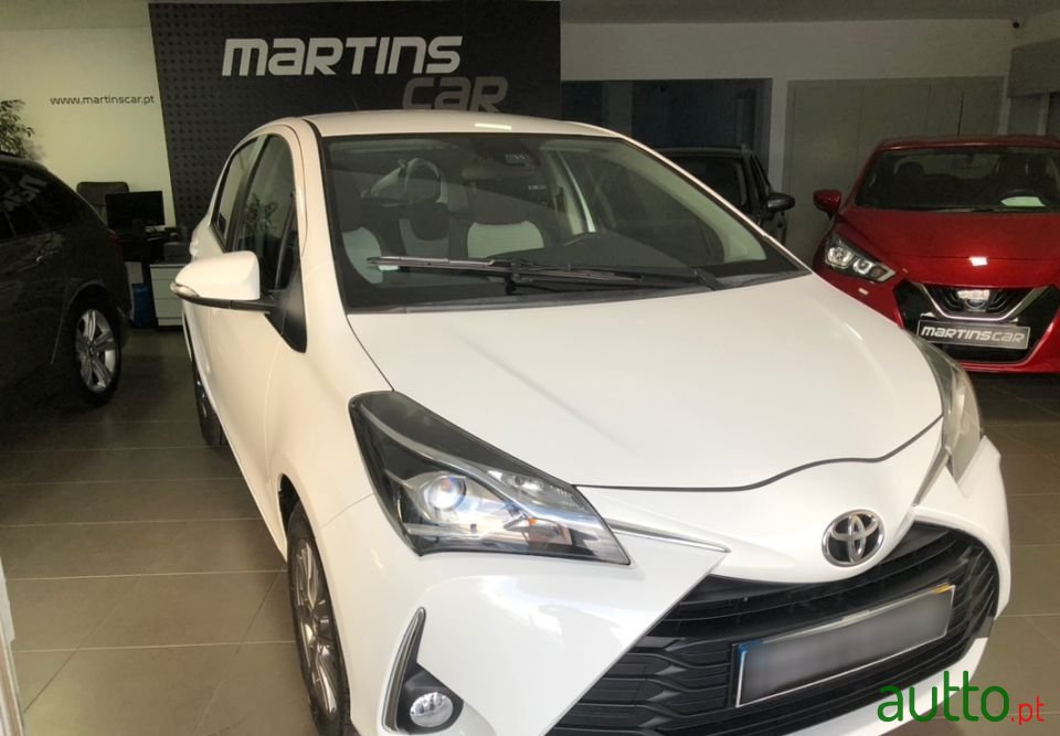 2017' Toyota Yaris photo #3