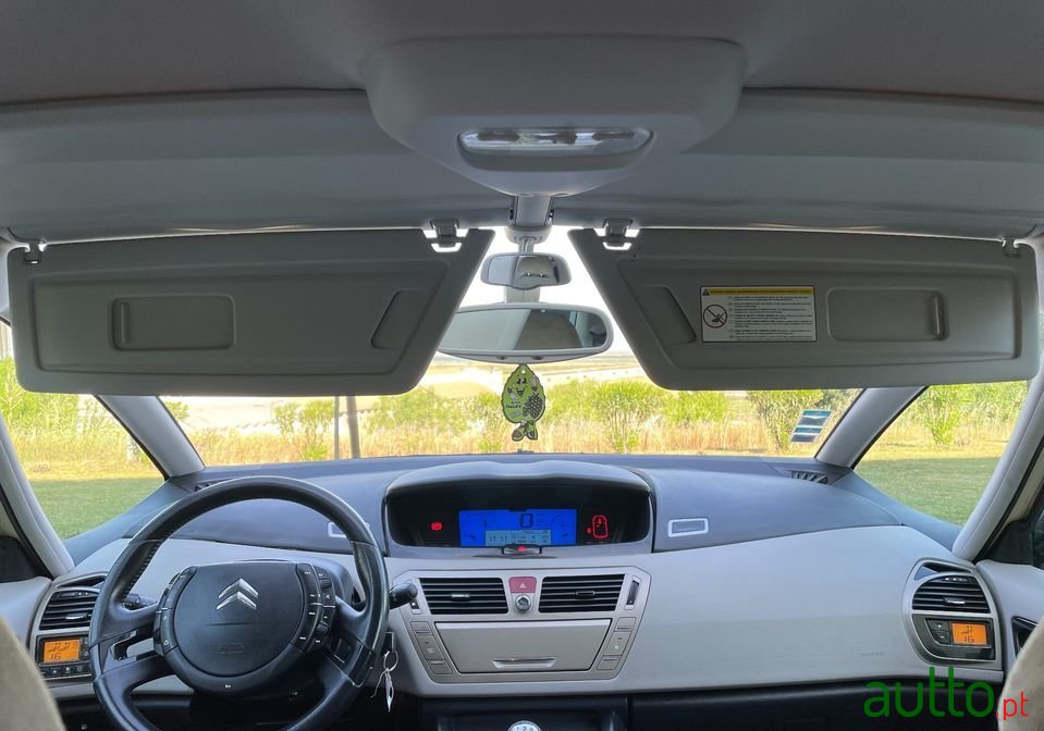 2007' Citroen C4 Grand Picasso photo #5
