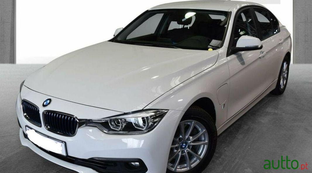 2016' BMW 330 photo #2