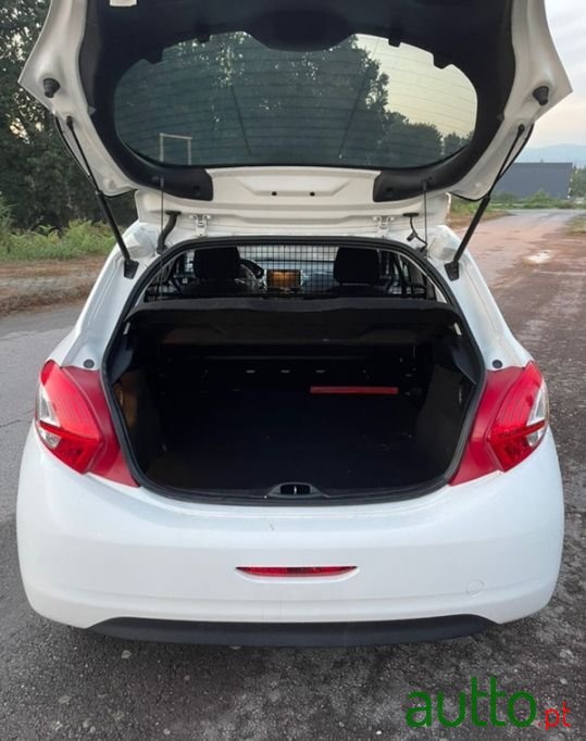 2014' Peugeot 208 photo #5