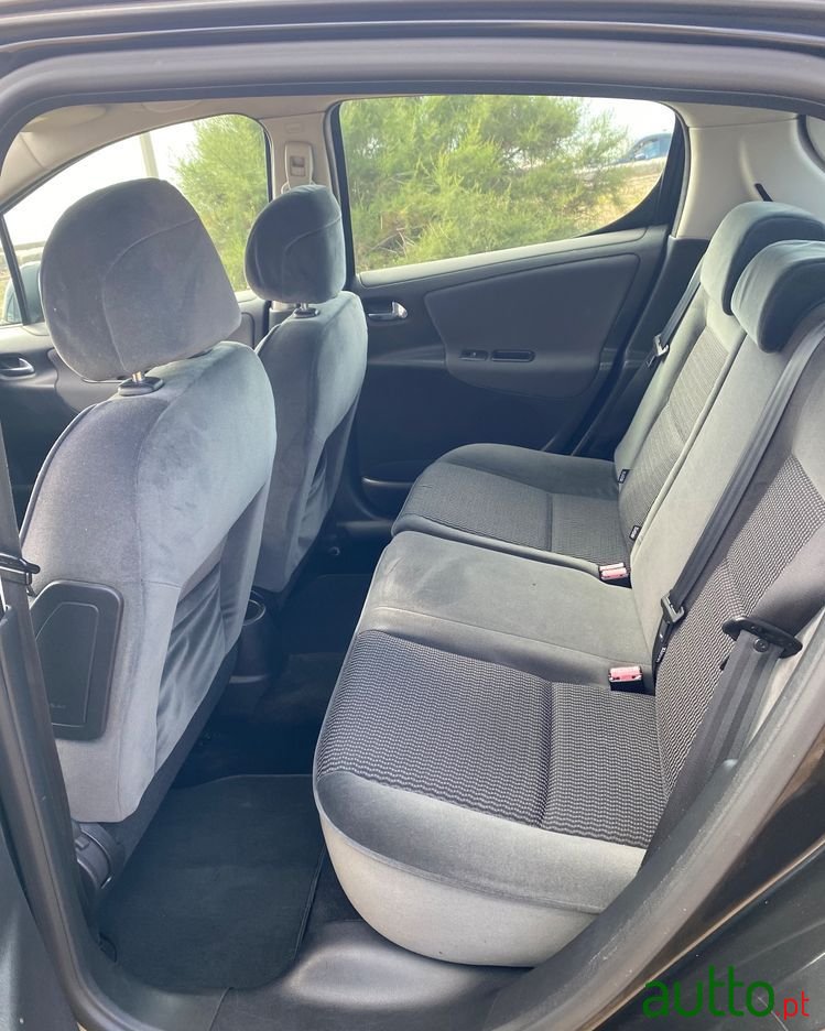 2006' Peugeot 207 1.4 Hdi Urban photo #6