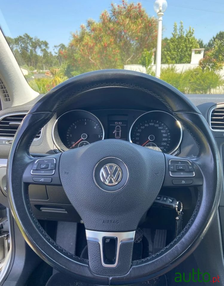 2010' Volkswagen Golf photo #3