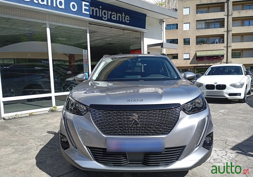 2021' Peugeot 2008 photo #3