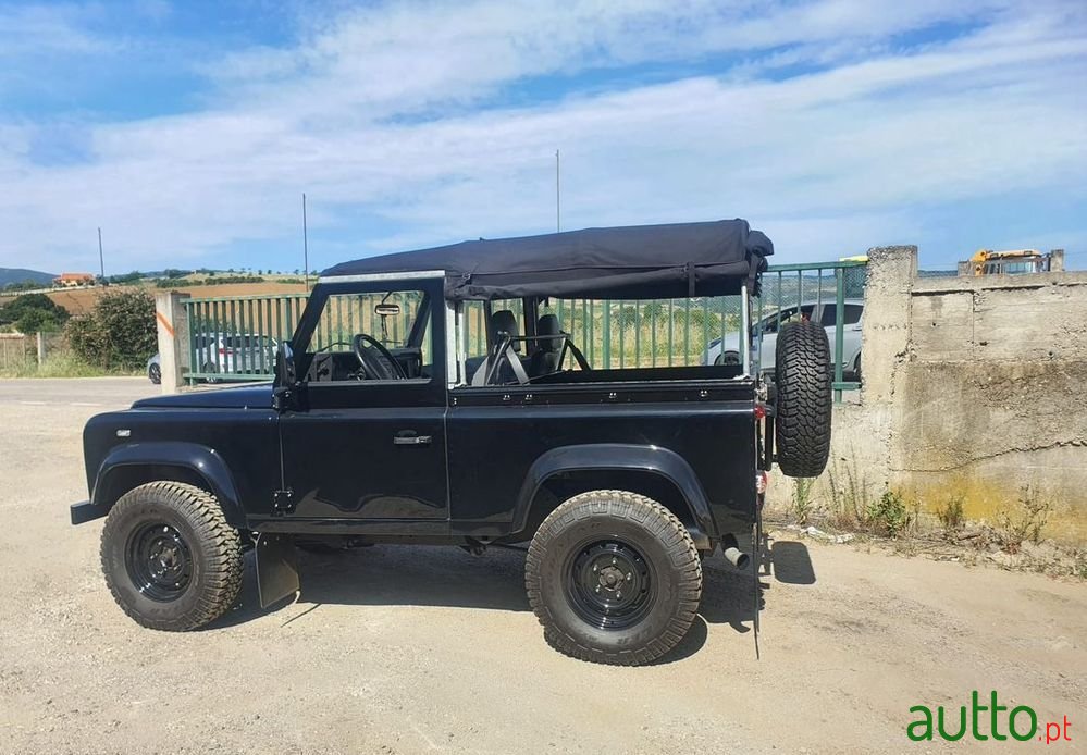 2004' Land Rover Defender 90 Sw 2.5 Td5 E photo #6
