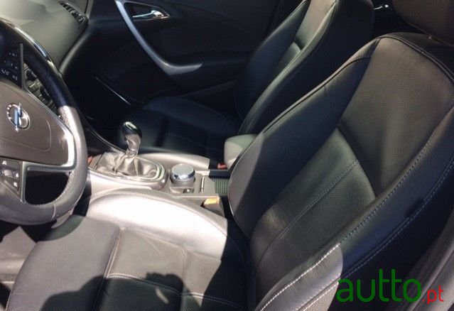 2010' Opel Astra photo #4