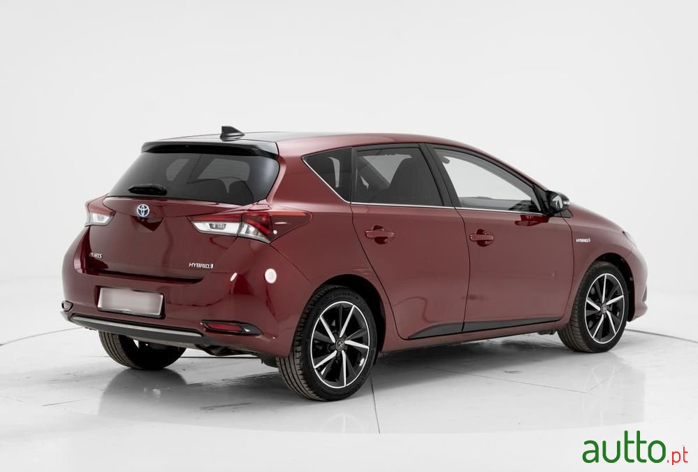 2018' Toyota Auris photo #3