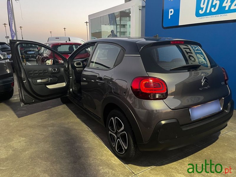 2019' Citroen C3 1.2 Puretech Shine photo #2