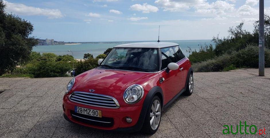2012' MINI Cooper D photo #2