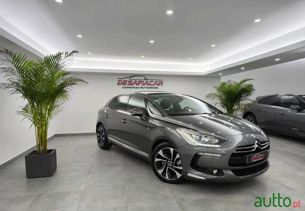 2013' Citroen DS5 photo #1