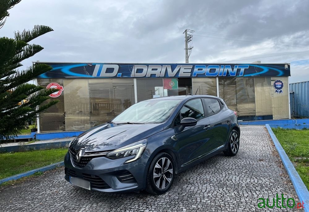 2021' Renault Clio photo #1