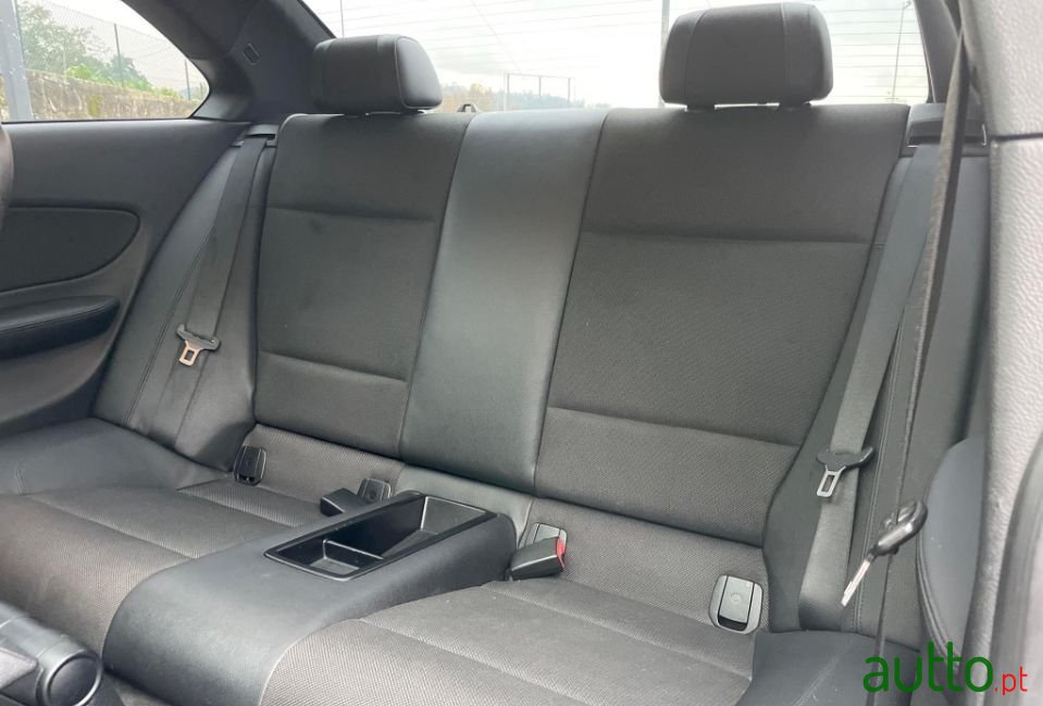 2011' BMW 120 photo #4