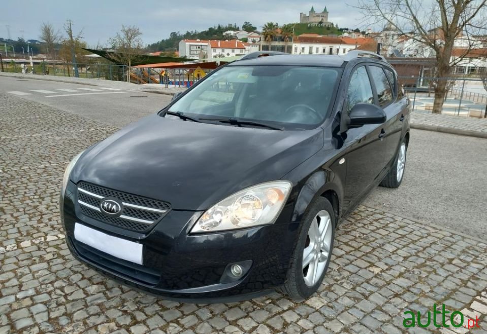 2008' Kia Ceed Sw photo #2