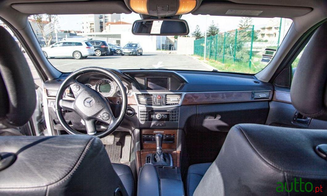 2010' Mercedes-Benz E-250 photo #3