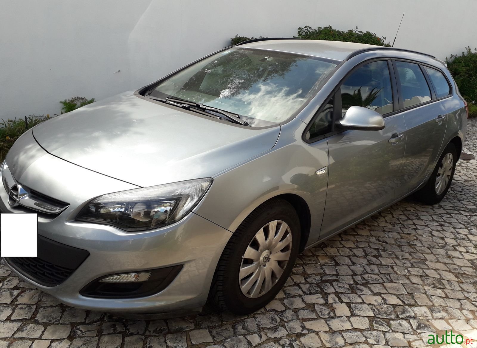 2013' Opel Astra Sports tourer photo #2