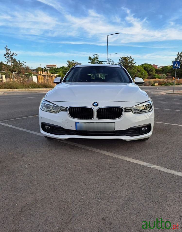 2019' BMW Série 3 D Touring Auto photo #2