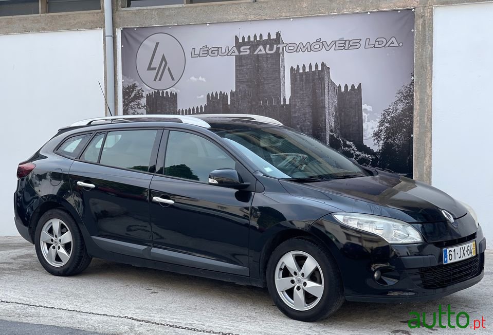 2010' Renault Megane Sport Tourer photo #6