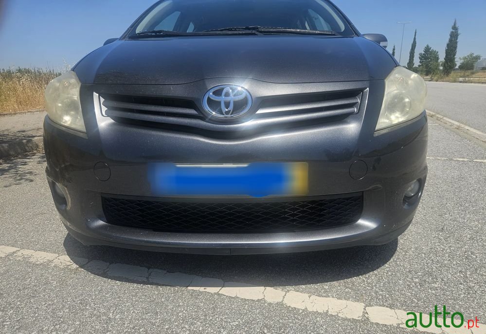 2012' Toyota Auris photo #6