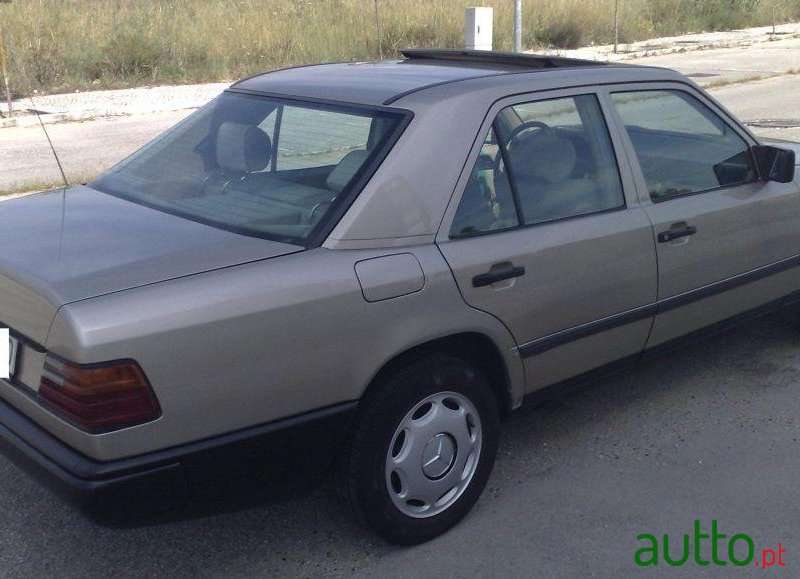 1987' Mercedes-Benz 200 D photo #1