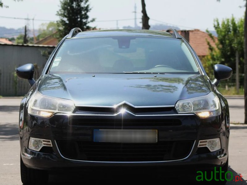 2010' Citroen C5 Tourer photo #3