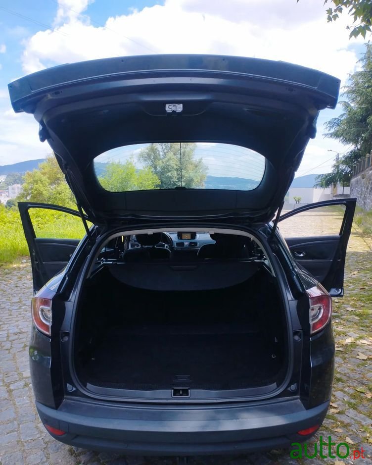 2011' Renault Mégane Sport Tourer photo #2