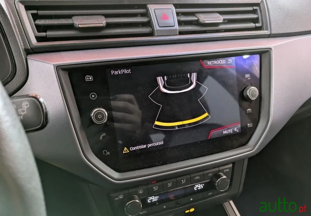 2020' SEAT Arona 1.0 Tsi Style photo #5