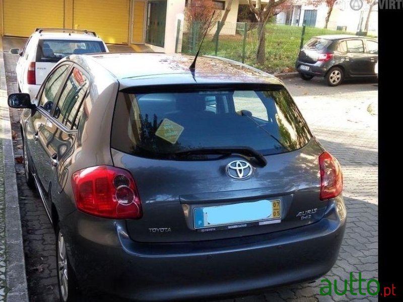 2007' Toyota Auris photo #2