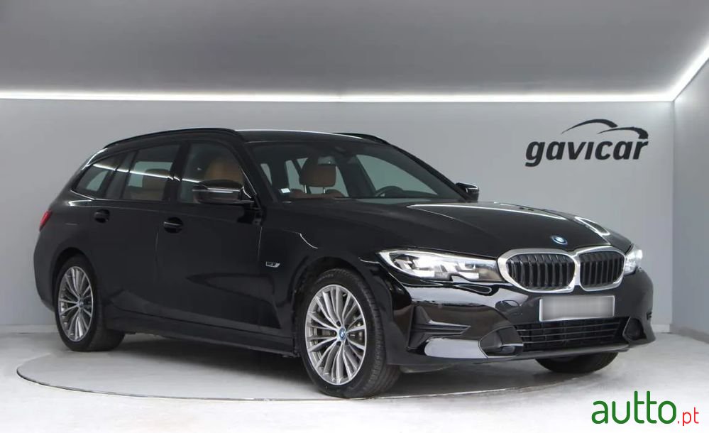 2022' BMW 330 E Touring Auto photo #1