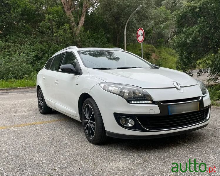 2013' Renault Megane Sport Tourer photo #3