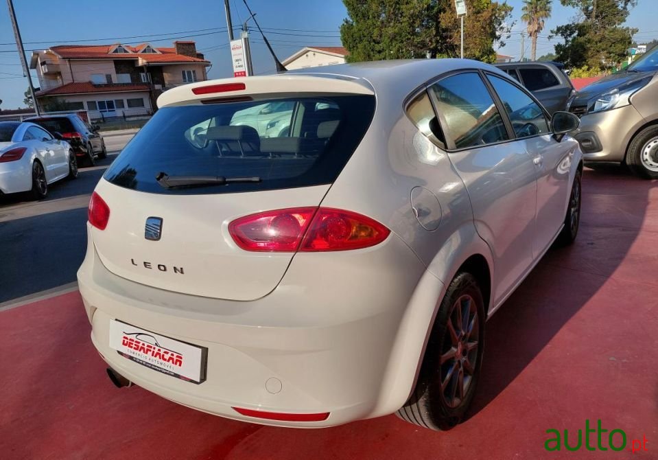 2011' SEAT Leon photo #6