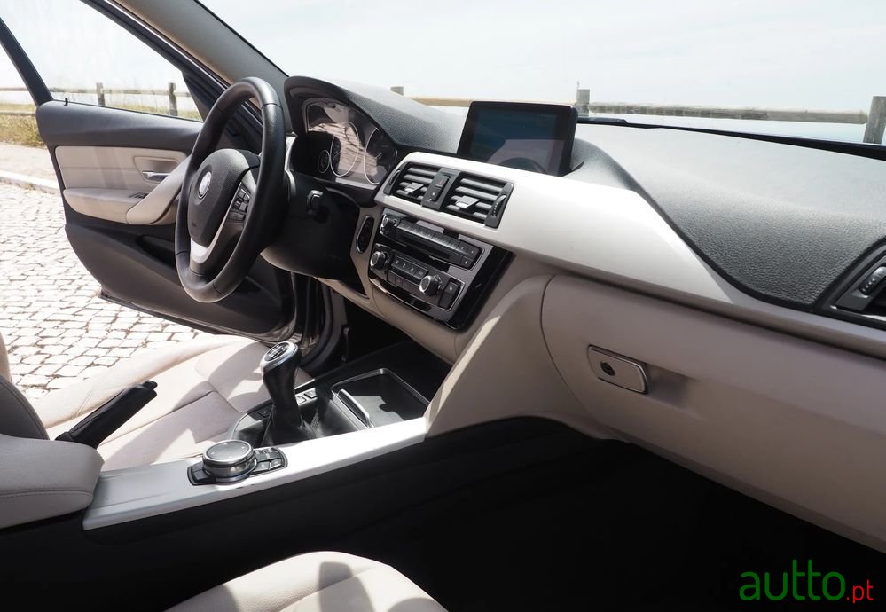 2016' BMW 318 photo #6