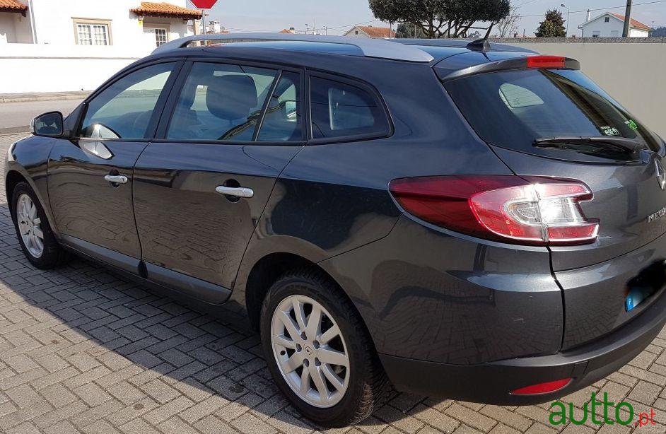 2010' Renault Mégane Sport Tourer 1.5 Dci photo #2