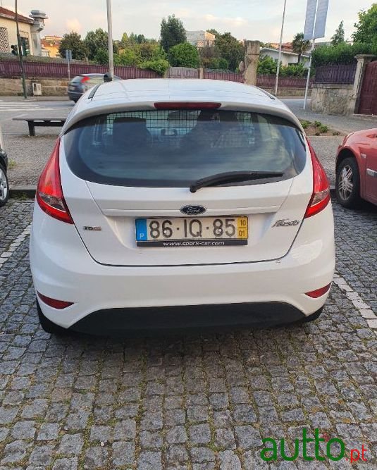 2010' Ford Fiesta photo #2