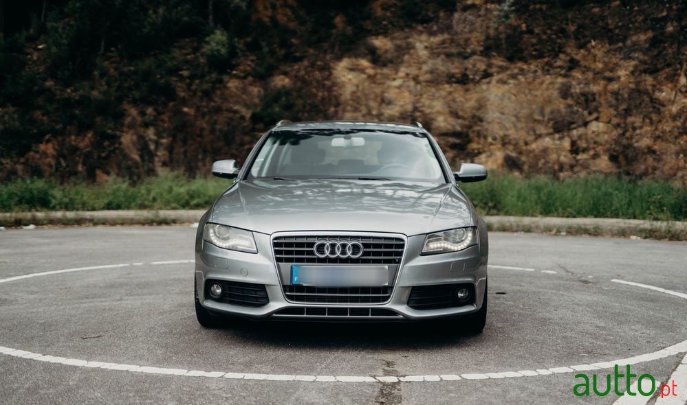 2010' Audi A4 Avant photo #1