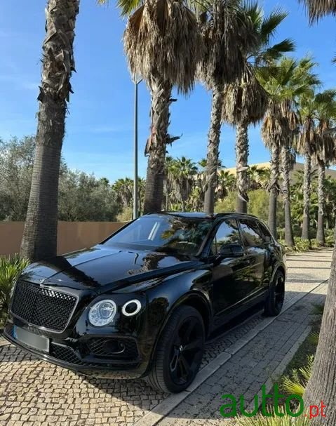 2018' Bentley Bentayga V8 photo #6