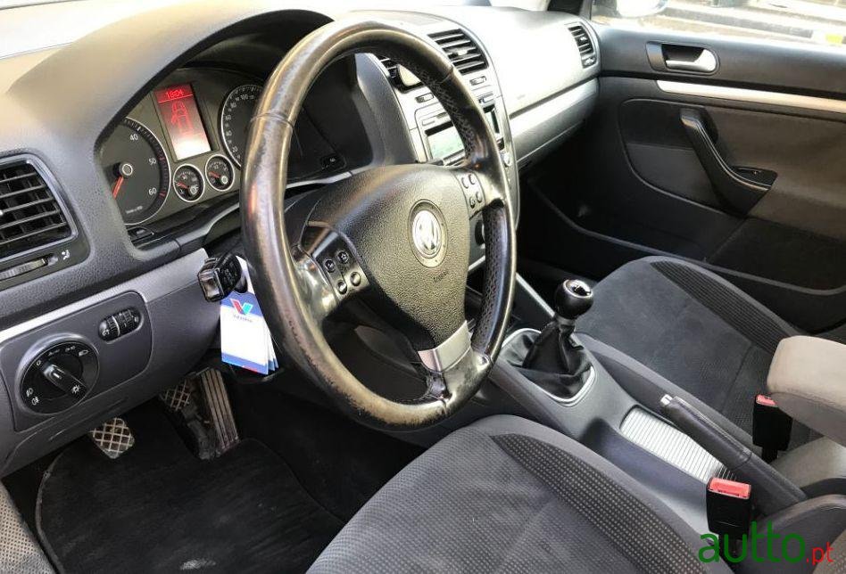 2009' Volkswagen Golf Variant photo #2