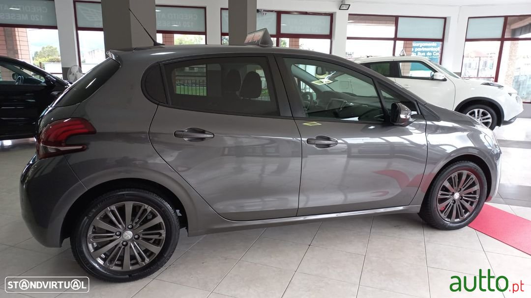 2017' Peugeot 208 photo #6