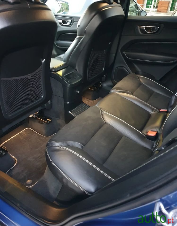 2019' Volvo Xc 60 photo #2