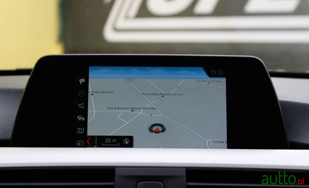 2017' BMW 318 photo #5