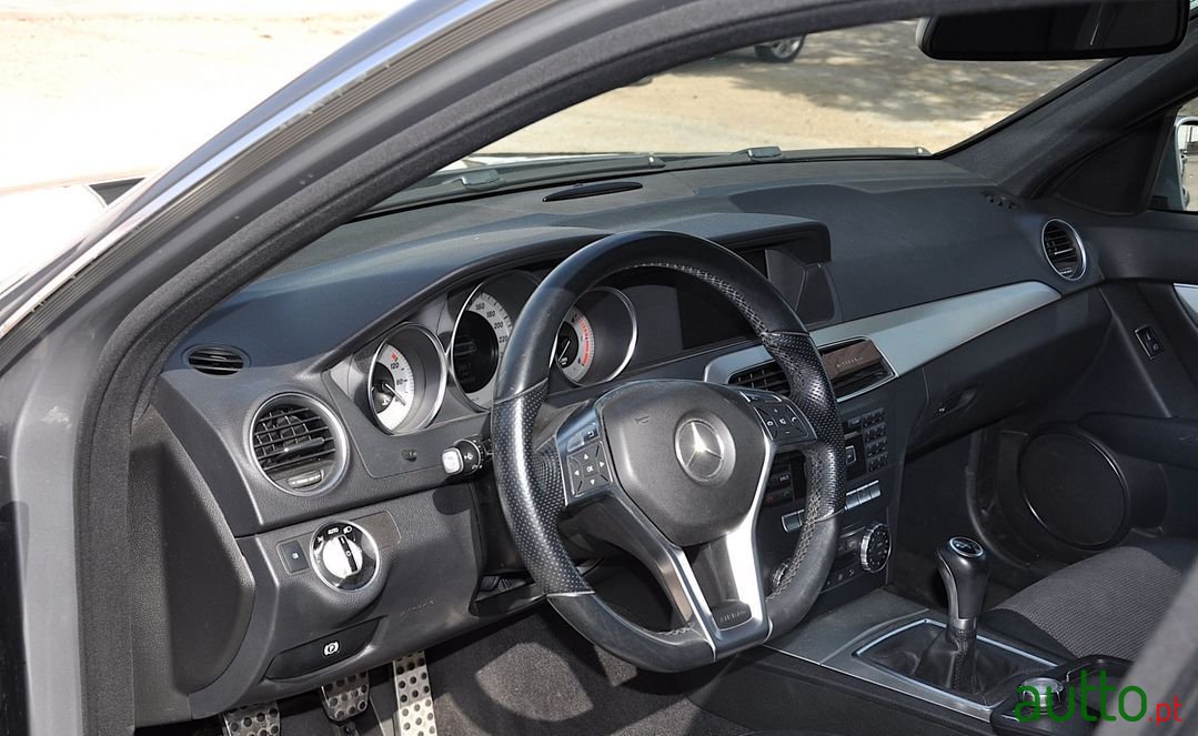 2013' Mercedes-Benz C-250 photo #5