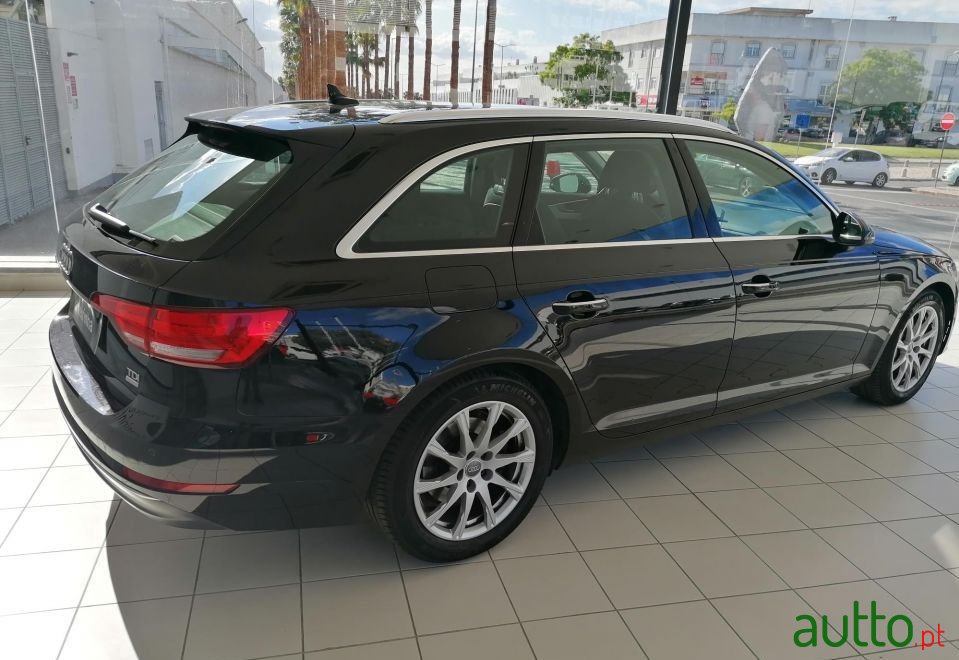 2018' Audi A4 Avant photo #5