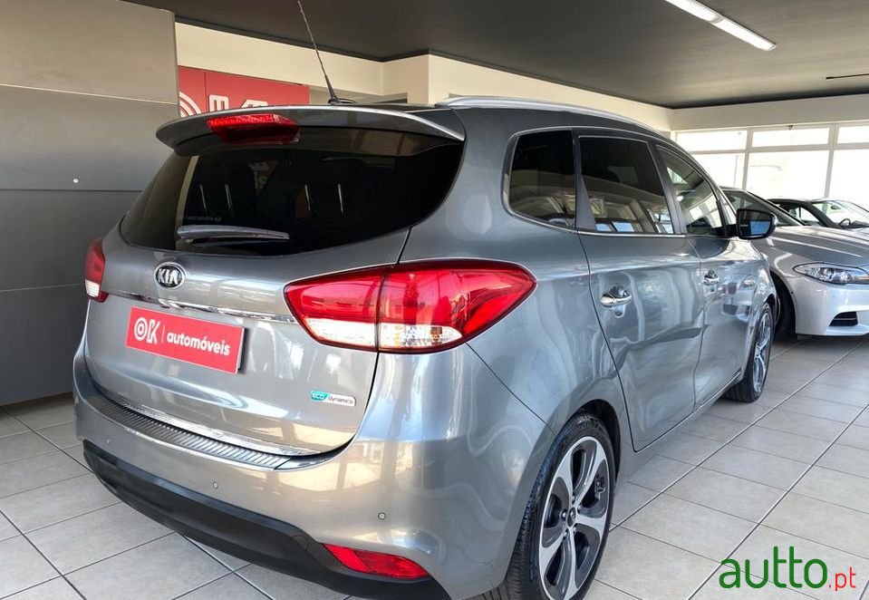 2015' Kia Carens photo #4